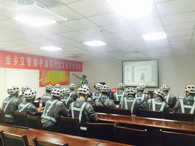 點贊!金鄉交警為代駕司機上交通安全培訓課!